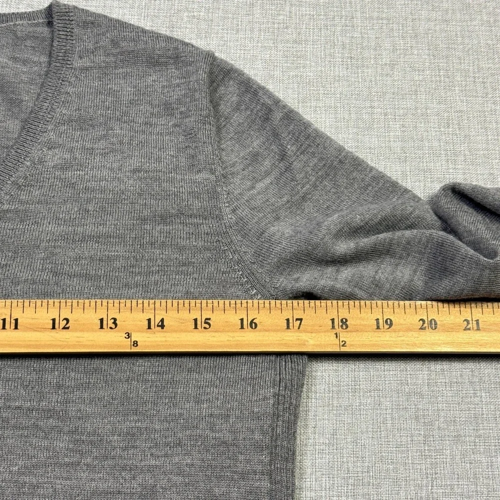 Nike Golf Wool Blend Sweater Women's Medium‎ Gray V-Neck Tight-Knit Pullover
